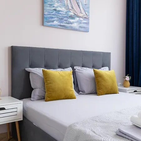 Апартамент Krisia By Rv Apartments - Free Parking